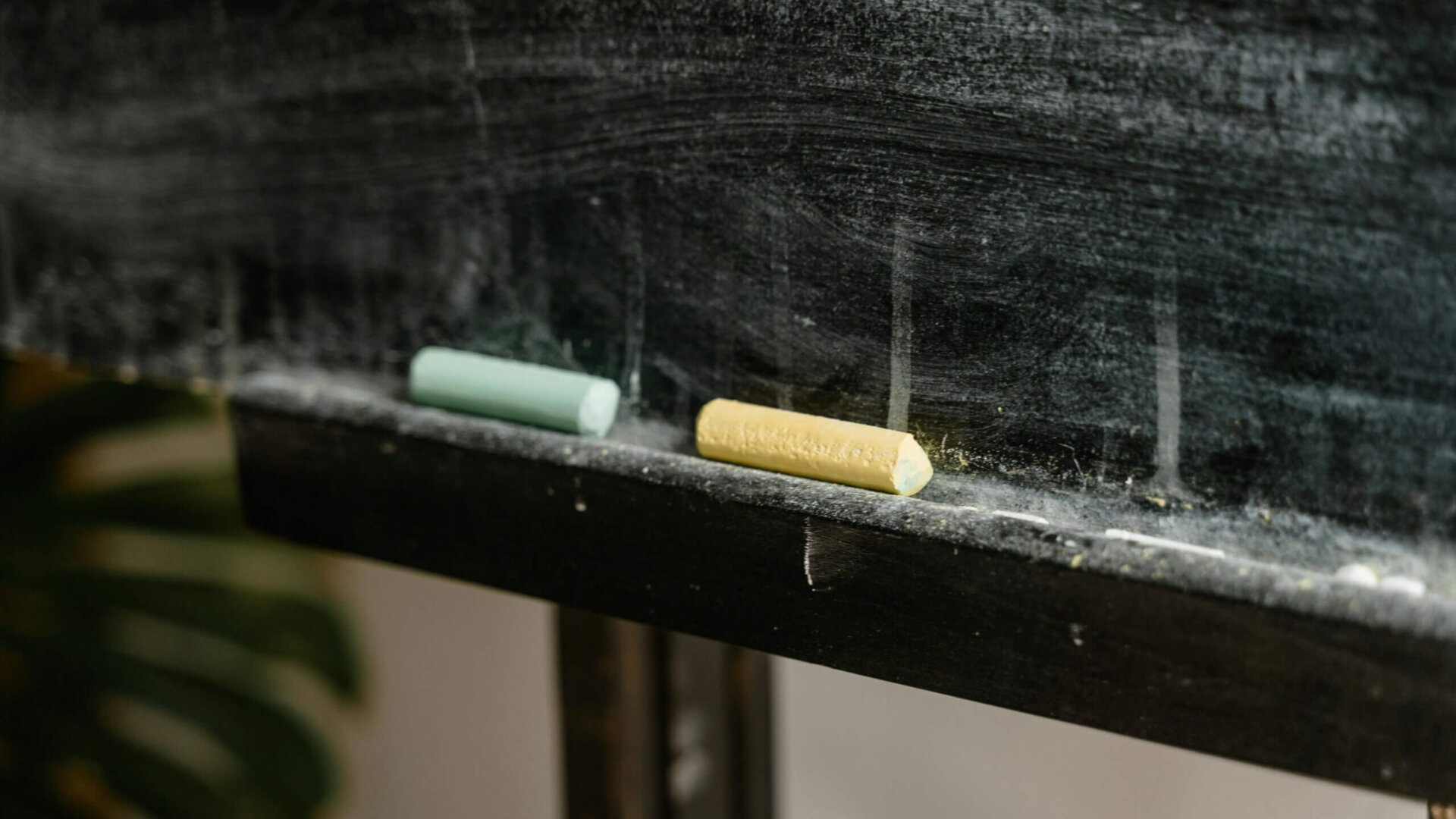 Schultafel und Kreiden